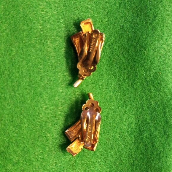 Vintage Kramer Clip Earrings - Picture 3 of 5